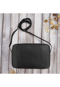 Pudełkowa listonoszka skórzana PAOLO PERUZZI IN-62-BL czarna. Kolor: czarny. Sezon: lato. Materiał: skórzane. Styl: klasyczny, casual, elegancki. Rodzaj torebki: na ramię #1