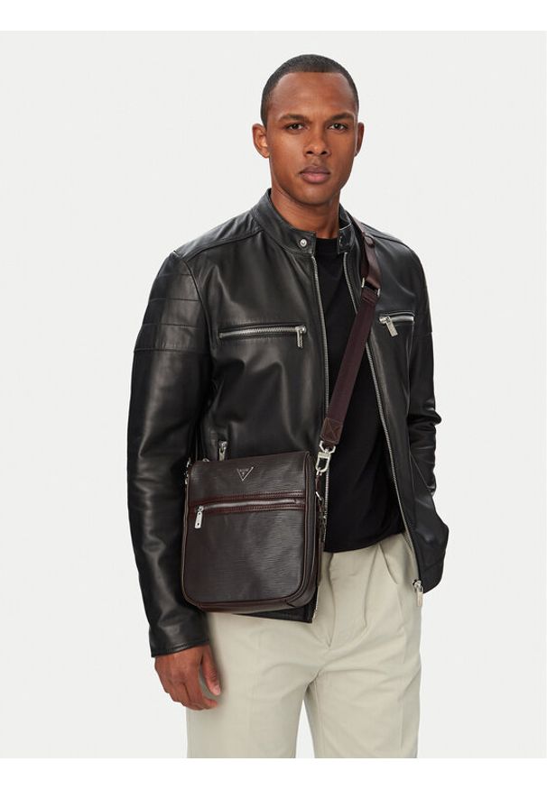 Guess Saszetka HMMIPW P6217 Brązowy ciemny. Kolor: brązowy. Materiał: skóra