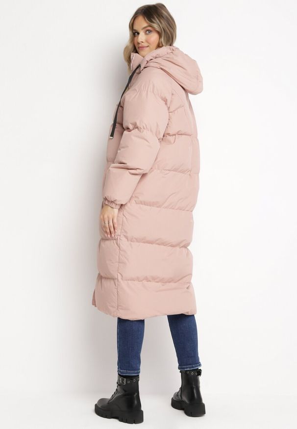 Born2be - Różowa Długa Kurtka Pikowana Płaszcz na Zamek z Kapturem Lesea. Okazja: na co dzień. Typ kołnierza: kaptur. Kolor: różowy. Materiał: jeans, dzianina. Długość: długie. Styl: elegancki, casual