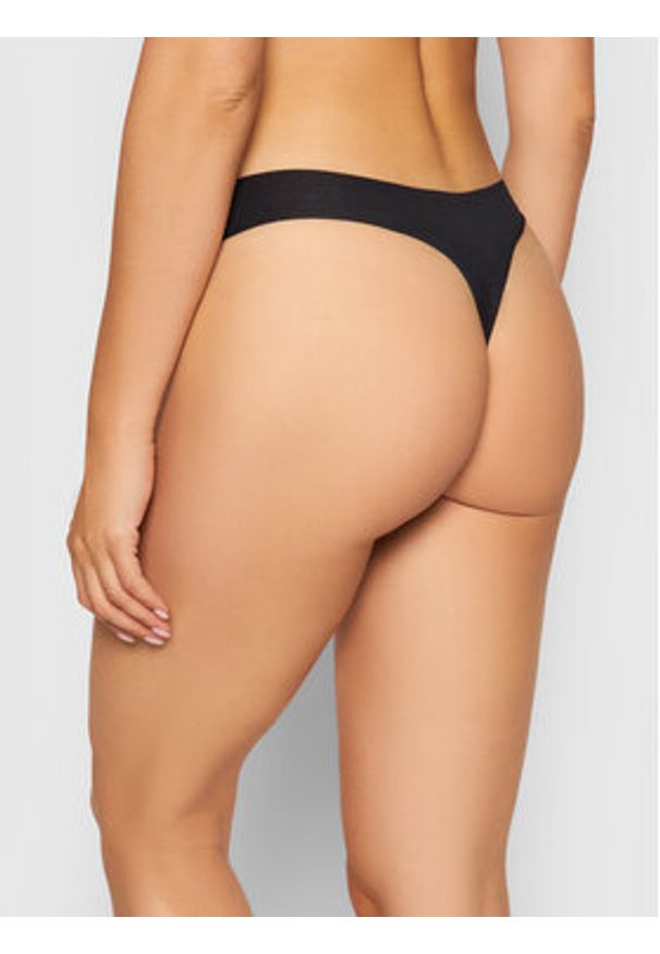 Hanro Stringi Invisible 1225 Czarny. Kolor: czarny. Materiał: bawełna