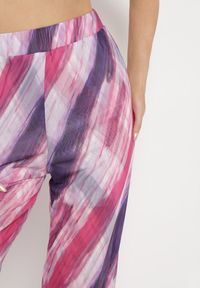Born2be - Fuksjowe Szerokie Spodnie z Siateczki w Abstrakcyjny Wzór Andiara. Kolor: różowy
