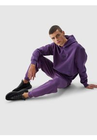 4f - Spodnie dresowe joggery męskie - fioletowe. Kolor: fioletowy. Materiał: dresówka