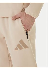 Adidas - adidas Spodnie dresowe Z.N.E. KE4684 Beżowy Regular Fit. Kolor: beżowy. Materiał: bawełna #2