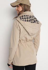 Born2be - Ciemnobeżowa Kurtka Parka Ściągana w Pasie Aridra. Okazja: na co dzień, na spacer. Kolor: beżowy. Materiał: jeans. Styl: casual, elegancki #2