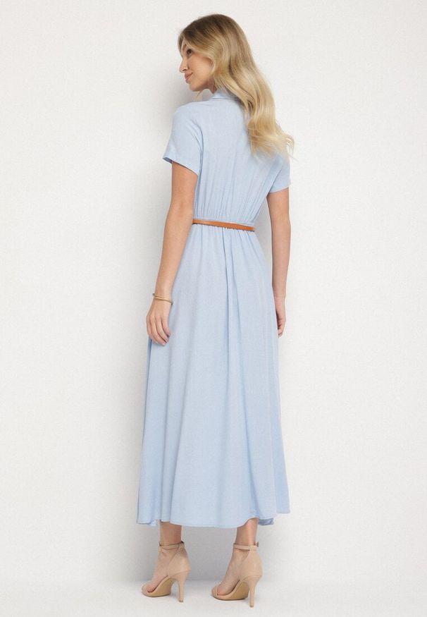 Born2be - Niebieska Wiskozowa Sukienka o Koszulowym Fasonie z Wąskim Paskiem Fillamea. Kolor: niebieski. Materiał: wiskoza. Wzór: aplikacja. Typ sukienki: koszulowe. Styl: elegancki