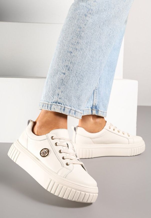 Born2be - Beżowe Skórzane Sneakersy na Grubej Podeszwie z Metaliczną Aplikacją Dolarisa. Okazja: na co dzień. Kolor: beżowy. Materiał: skóra. Wzór: aplikacja