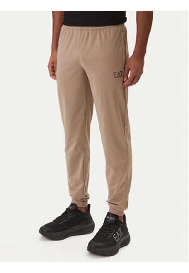 EA7 Emporio Armani Dres 8NPV65 PJHCZ Beżowy Regular Fit. Kolor: beżowy. Materiał: syntetyk