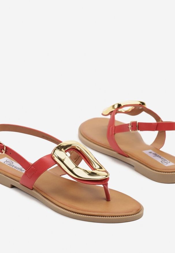 Born2be - Czerwone Sandały Ozdobione Geometryczną Aplikacją Novilia. Okazja: na spacer. Zapięcie: sprzączka. Kolor: czerwony. Wzór: geometria, aplikacja. Sezon: lato. Styl: elegancki