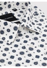 Pako Lorente - Biała koszula w niebieski wzór geometryczny. Kolor: wielokolorowy, niebieski, biały. Materiał: bawełna, elastan. Długość rękawa: długi rękaw. Długość: długie. Wzór: geometria #4