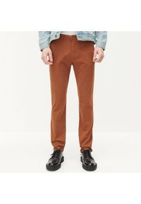 Reserved - Spodnie chino slim fit - Żółty. Kolor: żółty #1