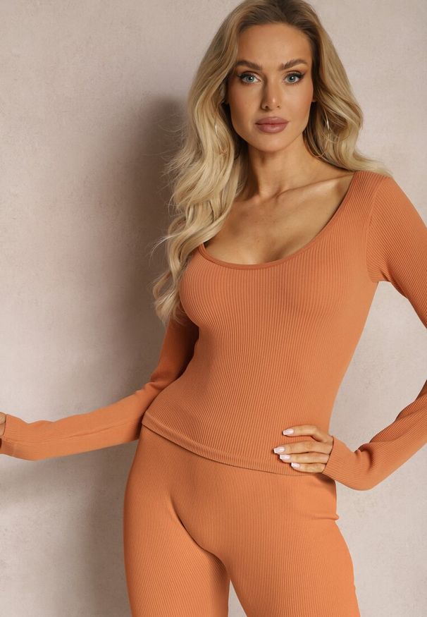 Renee - Pomarańczowa Dopasowana Bluzka w Prążki o Krótkim Kroju Elowenia. Kolor: pomarańczowy. Długość: krótkie. Wzór: prążki. Styl: sportowy