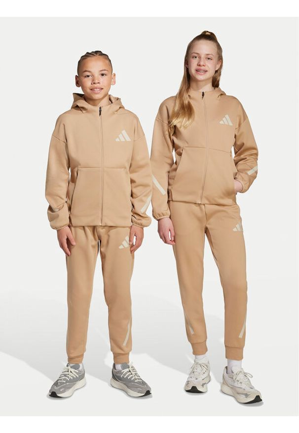 Adidas - adidas Spodnie dresowe Z.N.E. JW4002 Beżowy Tapered Leg. Kolor: beżowy. Materiał: syntetyk