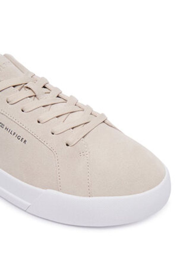 TOMMY HILFIGER - Tommy Hilfiger Sneakersy Th Court Premium Suede FM0FM05880 Beżowy jasny. Kolor: beżowy. Materiał: skóra, zamsz