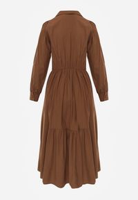 Renee - Brązowa Rozkloszowana Sukienka Koszulowa z Bawełny i Wiskozy Zdobiona Klapami Gleta. Okazja: na co dzień. Kolor: brązowy. Materiał: wiskoza, bawełna. Wzór: aplikacja. Typ sukienki: koszulowe. Styl: casual, elegancki #6