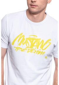 Mustang - T-SHIRT MĘSKI MUSTANG ALEC X PRINT GENERAL WHITE 1009007 2045. Kolor: biały. Wzór: nadruk #3