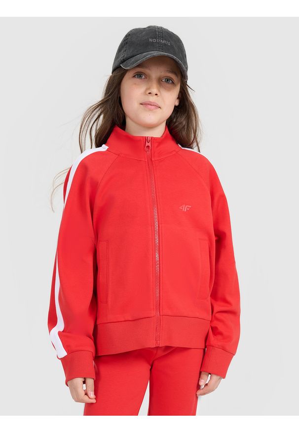 4f - 4F Bluza dresowa rozpinana bez kaptura dziewczęca - czerwona 158 (12-13 lat). Okazja: na co dzień. Typ kołnierza: bez kaptura. Kolor: czerwony. Materiał: dresówka. Długość rękawa: raglanowy rękaw. Wzór: gładki, ze splotem. Sezon: lato. Styl: sportowy, casual, elegancki