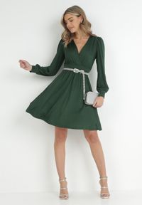 Born2be - Ciemnozielona Sukienka Kopertowa Taliowana Maecenus. Okazja: na co dzień. Typ kołnierza: dekolt w serek. Kolor: zielony. Materiał: wiskoza. Typ sukienki: kopertowe. Styl: elegancki, casual #5