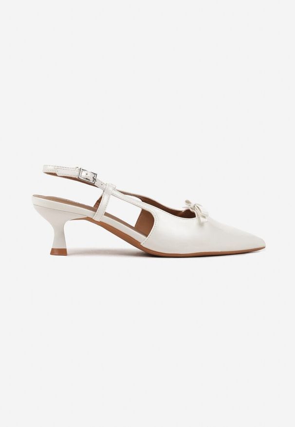 Renee - Białe Sandały Lakierowane na Kaczuszce Typu Slingback z Kokardą Nonarilin. Okazja: na co dzień. Zapięcie: sprzączka. Kolor: biały. Materiał: lakier. Sezon: lato. Obcas: na szpilce. Styl: wizytowy, elegancki, casual. Wysokość obcasa: średni