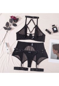 Intica - Komplet bielizny trzyczęściowy z delikatnymi detalami Hotske. Kolor: czarny. Materiał: tkanina, koronka. Wzór: koronka