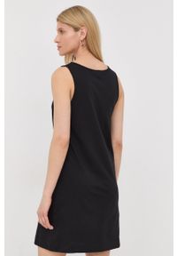 Love Moschino sukienka bawełniana kolor czarny mini prosta. Okazja: na co dzień. Kolor: czarny. Materiał: bawełna. Długość rękawa: na ramiączkach. Wzór: nadruk. Typ sukienki: proste. Styl: casual. Długość: mini #4