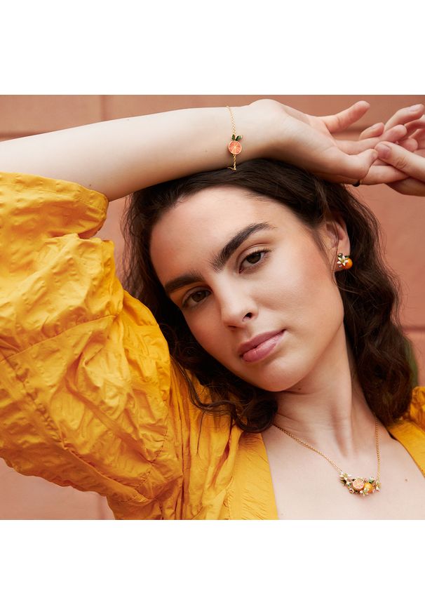 W.KRUK - Kolczyki srebrne Kwiaty Nocy Cytrusy. Materiał: srebrne. Kolor: srebrny. Wzór: kwiaty. Kamień szlachetny: szafir, spinel