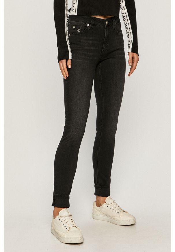 Calvin Klein Jeans - Jeansy CKJ 011. Kolor: czarny. Materiał: bawełna, denim, elastan. Wzór: gładki