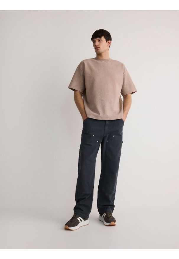 Reserved - Spodnie loose fit - ciemnoszary. Kolor: szary. Materiał: bawełna
