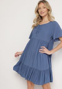 Born2be - Niebieska Sukienka z Bawełny o Rozkloszowanym Kroju z Wiązaniem przy Dekolcie Mepilea. Okazja: na co dzień. Kolor: niebieski. Materiał: bawełna. Długość rękawa: krótki rękaw. Sezon: wiosna, lato. Typ sukienki: rozkloszowane. Styl: elegancki, casual, klasyczny #2