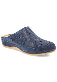 Granatowe Klapki Armodo Stylowe Obuwie Damskie Puma. Okazja: do domu, na co dzień, na spacer. Kolor: niebieski. Materiał: skóra. Styl: elegancki