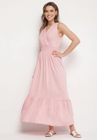 Born2be - Różowa Sukienka o Rozkloszowanym Kroju Bez Rękawów z Kopertowym Dekoltem Filoria. Typ kołnierza: dekolt kopertowy. Kolor: różowy. Długość rękawa: bez rękawów. Typ sukienki: kopertowe. Styl: elegancki #1