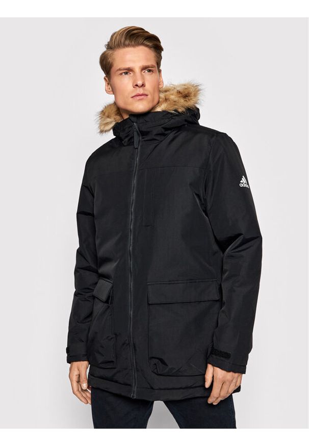 Adidas - adidas Parka Utilitas GT1699 Czarny Regular Fit. Kolor: czarny. Materiał: syntetyk