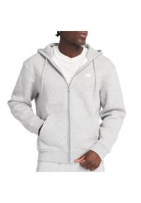 Bluza New Balance MJ43902AG - szara. Typ kołnierza: kaptur. Kolor: szary. Materiał: poliester, bawełna, dresówka. Wzór: napisy. Styl: klasyczny #1