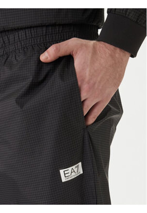 EA7 Emporio Armani Dres 7M001382 AF21521 UC001 Czarny Regular Fit. Kolor: czarny. Materiał: syntetyk