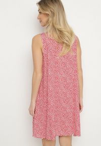 Born2be - Czerwona Bawełniana Rozkloszowana Sukienka Ozdobiona Kwiatami i Guzikami Lisavella. Okazja: na co dzień, na spacer. Kolor: czerwony. Materiał: bawełna. Wzór: aplikacja, kwiaty. Sezon: lato. Styl: klasyczny, casual, elegancki #2