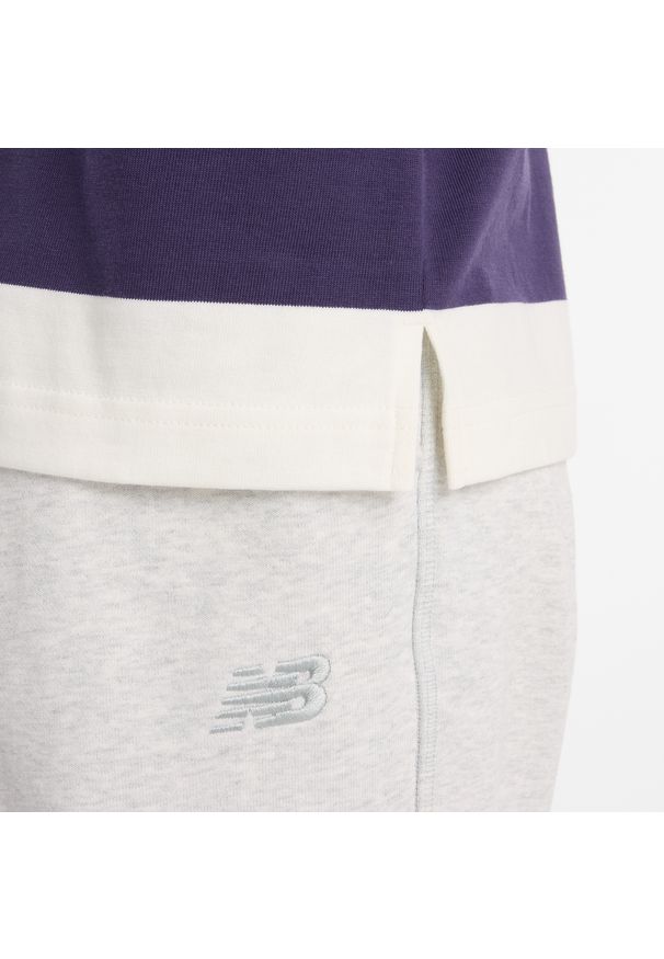 Koszulka damska New Balance WT53522BOY – granatowa. Kolor: beżowy. Materiał: materiał, bawełna. Długość rękawa: długi rękaw. Wzór: paski