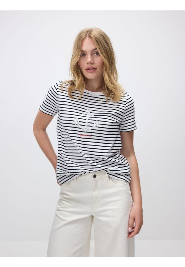 Reserved - T-shirt z aplikacją - wielobarwny. Materiał: bawełna. Wzór: aplikacja