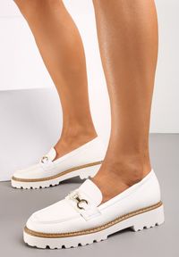 Renee - Białe Mokasyny Klemia. Nosek buta: okrągły. Kolor: biały. Obcas: na obcasie. Wysokość obcasa: niski #1