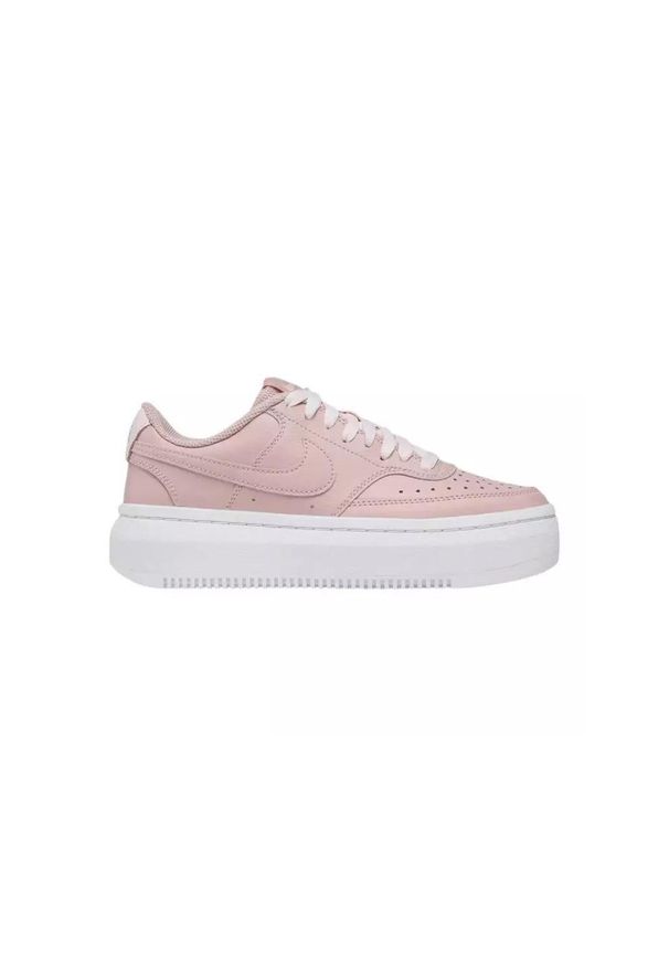 Buty do chodzenia damskie Nike Court Vision Alta. Zapięcie: sznurówki. Kolor: biały, wielokolorowy, różowy. Materiał: materiał, skóra, syntetyk. Szerokość cholewki: normalna. Model: Nike Court. Sport: turystyka piesza