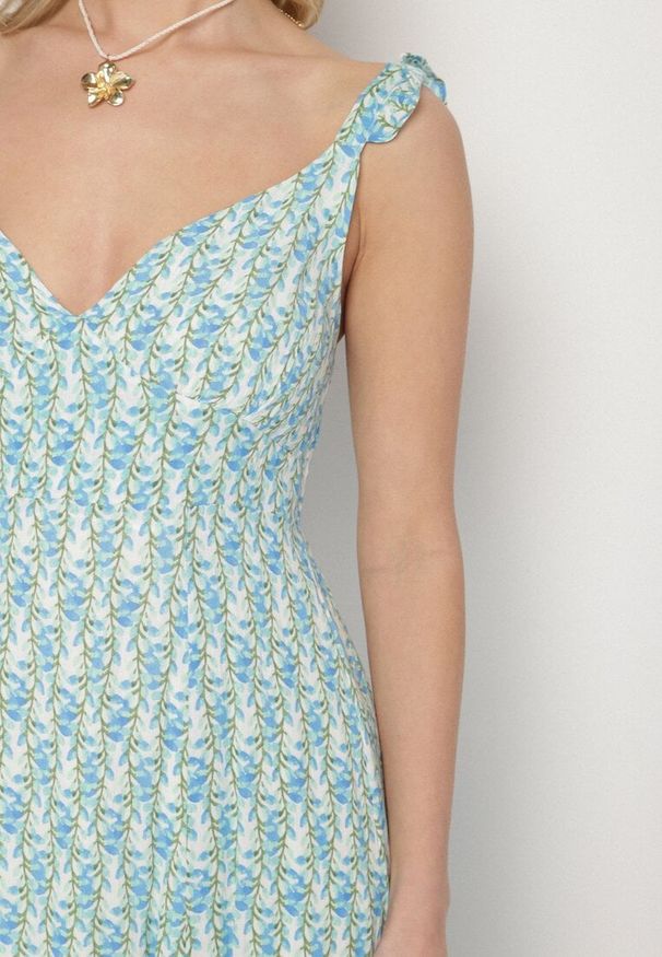 Born2be - Niebieska Wiskozowa Sukienka w Kwiaty z Ozdobnymi Falbankami Redele. Okazja: na spacer, na co dzień. Typ kołnierza: kołnierz z falbankami. Kolor: niebieski. Materiał: wiskoza. Długość rękawa: na ramiączkach. Wzór: kwiaty. Typ sukienki: proste. Styl: casual, klasyczny