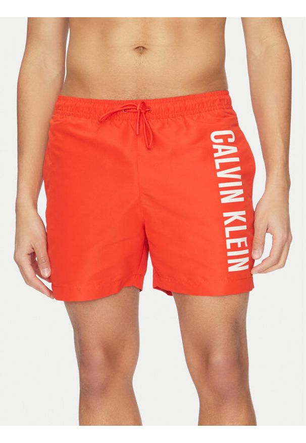 Calvin Klein Swimwear Szorty kąpielowe KM0KM01092 Czerwony Regular Fit. Kolor: czerwony. Materiał: syntetyk