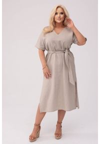 Moda Size Plus Iwanek - Sukienka Lenora w kolorze naturalnego lnu - Elegancja w naturalnym stylu PLUS SIZE OVERSIZE XXL. Okazja: na co dzień. Kolekcja: plus size. Materiał: len. Długość rękawa: krótki rękaw. Typ sukienki: oversize, dla puszystych. Styl: casual, elegancki. Długość: midi