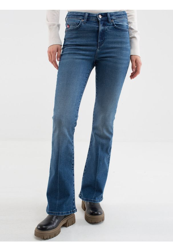 Big-Star - Spodnie jeans damskie z rozszerzaną nogawką Clara Flare 302. Stan: podwyższony. Kolor: niebieski. Styl: retro, klasyczny