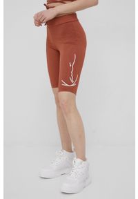 Karl Kani szorty damskie kolor brązowy z aplikacją medium waist. Kolor: brązowy. Wzór: aplikacja