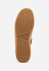 Renee - Biało-Czarne Sneakersy w Stylu Klasycznych Tenisówek Zdobione Przeszyciami Ivelfia. Okazja: na co dzień, na spacer. Kolor: biały. Materiał: jeans. Wzór: aplikacja. Sport: turystyka piesza #9