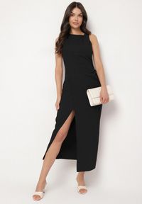Born2be - Czarna Sukienka Dopasowana z Bawełną i Wiskozą z Rozcięciem Turilia. Kolor: czarny. Materiał: bawełna, wiskoza. Sezon: lato. Typ sukienki: dopasowane. Styl: klasyczny, elegancki #4