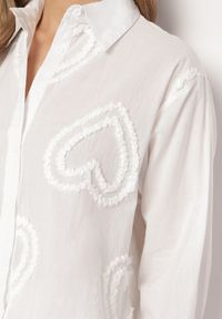 Born2be - Biała Koszula Bawełniana z Motywem Serduszek Andravilla. Kolor: biały. Materiał: bawełna. Wzór: aplikacja, haft #5