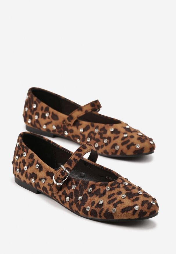 Renee - Panterkowe Balerinki Vices w Stylu Mary Jane z Ćwiekami i Skórzaną Wkładką Riladora. Okazja: na randkę. Zapięcie: pasek. Materiał: skóra. Wzór: aplikacja. Styl: elegancki
