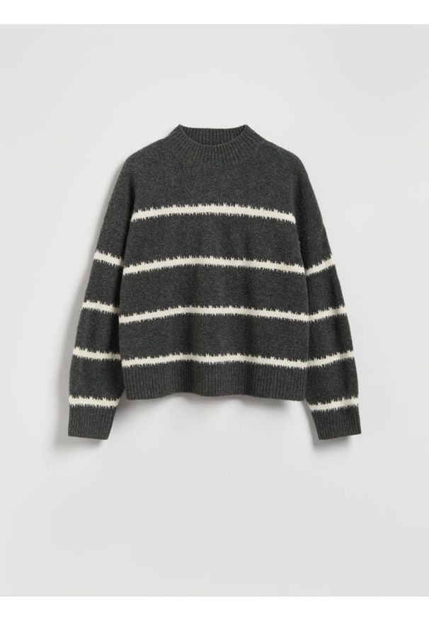 Reserved - Sweter w paski - szary. Kolor: szary. Materiał: wełna, dzianina. Wzór: paski