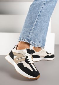 Renee - Czarne Sneakersy Ozdobione Geometrycznym Motywem Rilameia. Okazja: na co dzień. Kolor: czarny. Materiał: jeans. Wzór: aplikacja, geometria. Sezon: wiosna, lato