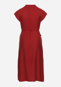 Born2be - Bordowa Wiskozowa Sukienka Pudełkowa z Cienkim Paskiem i Kieszeniami Lumivorae. Okazja: na co dzień. Kolekcja: plus size. Kolor: czerwony. Materiał: wiskoza. Typ sukienki: proste, dla puszystych. Styl: elegancki, casual